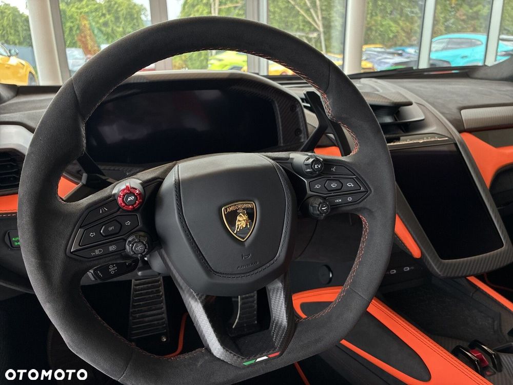 Lamborghini Revuelto - 15
