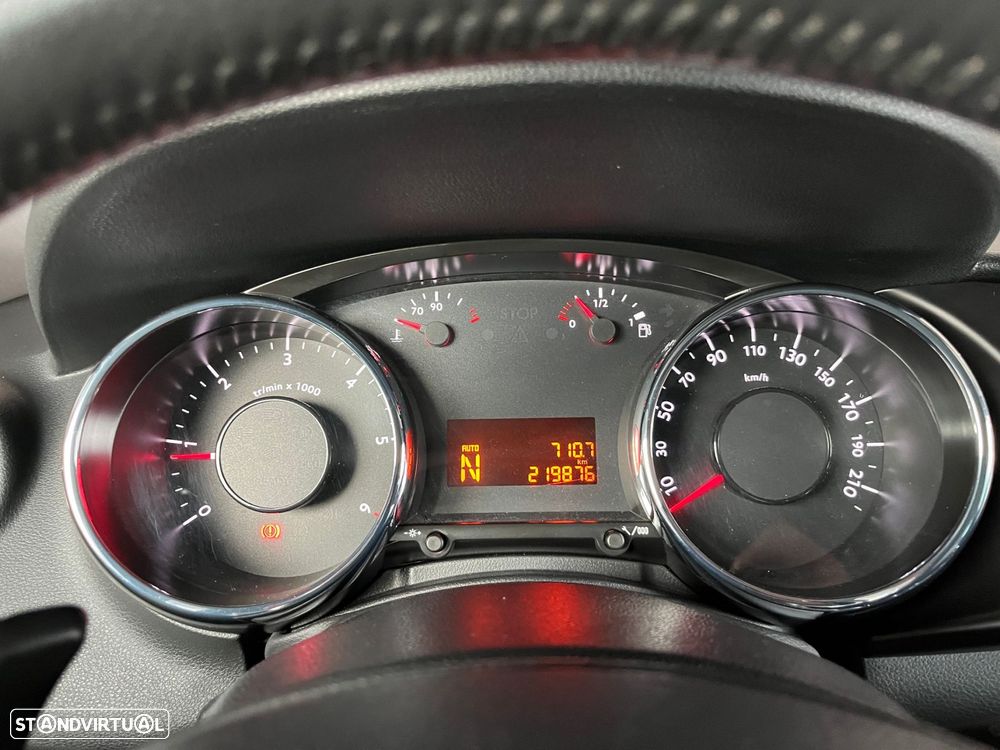 Peugeot 3008 1.6 e-HDi Allure CMP6 - 24