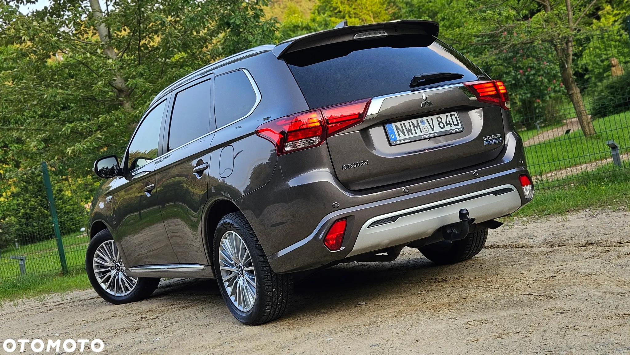 Mitsubishi Outlander PHEV Intense + - 2