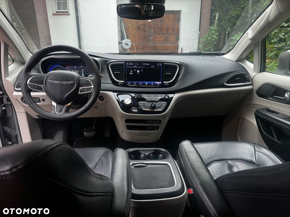 Chrysler Pacifica - 11