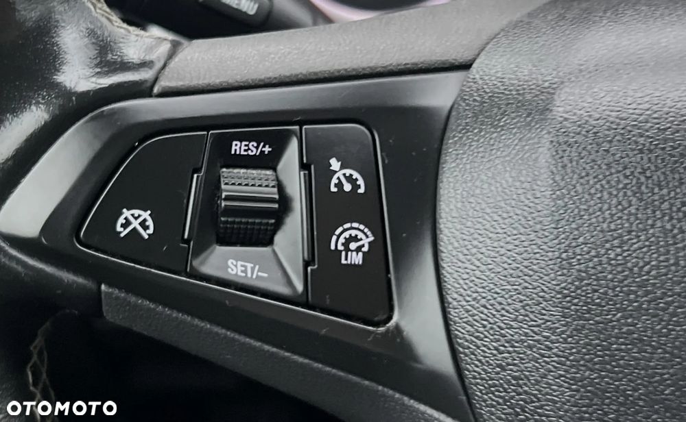 Opel Astra 1.6 CDTI Dynamic S&S - 28