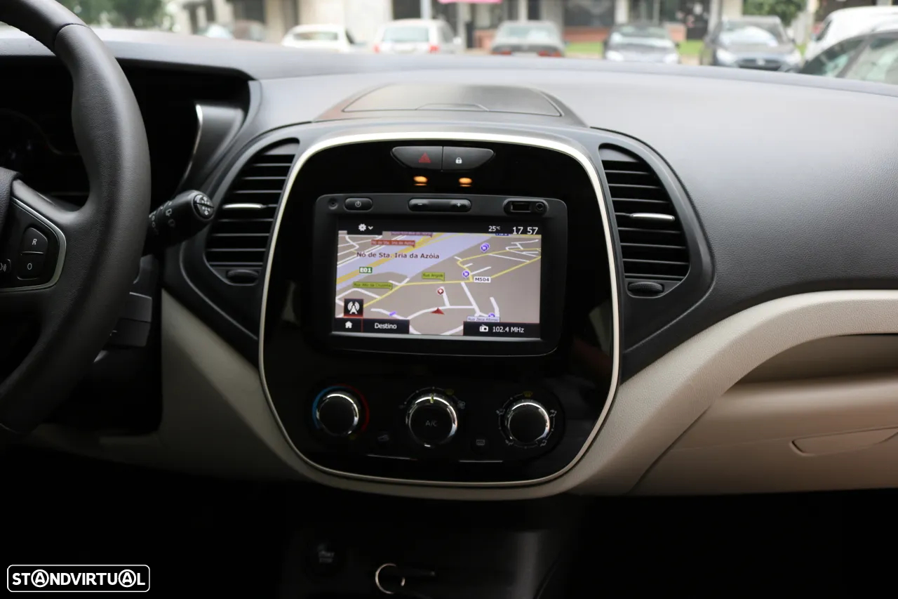 Renault Captur 1.5 dCi Exclusive EDC - 25