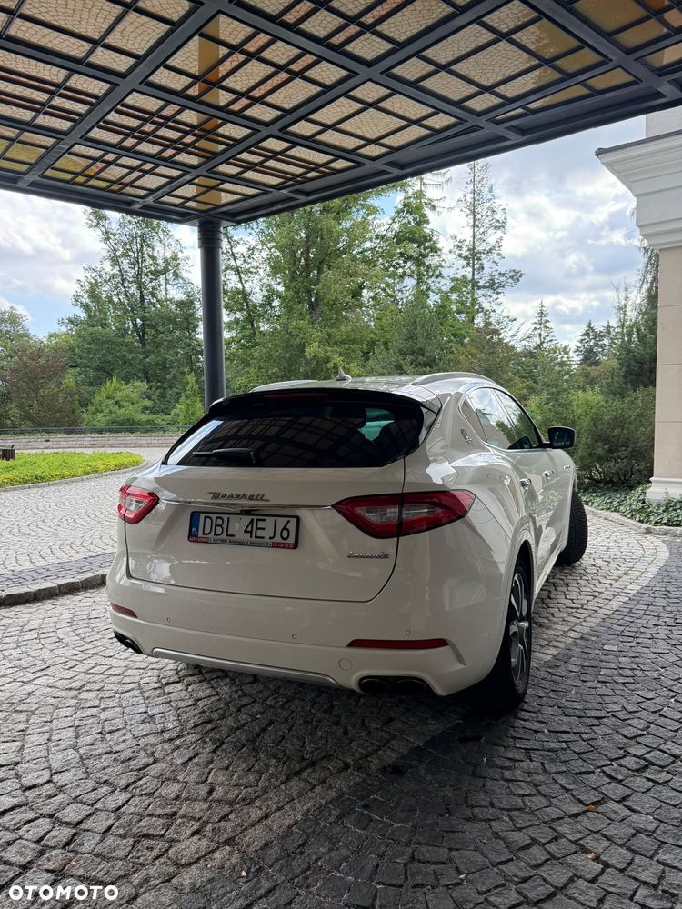 Maserati Levante Essence - 3