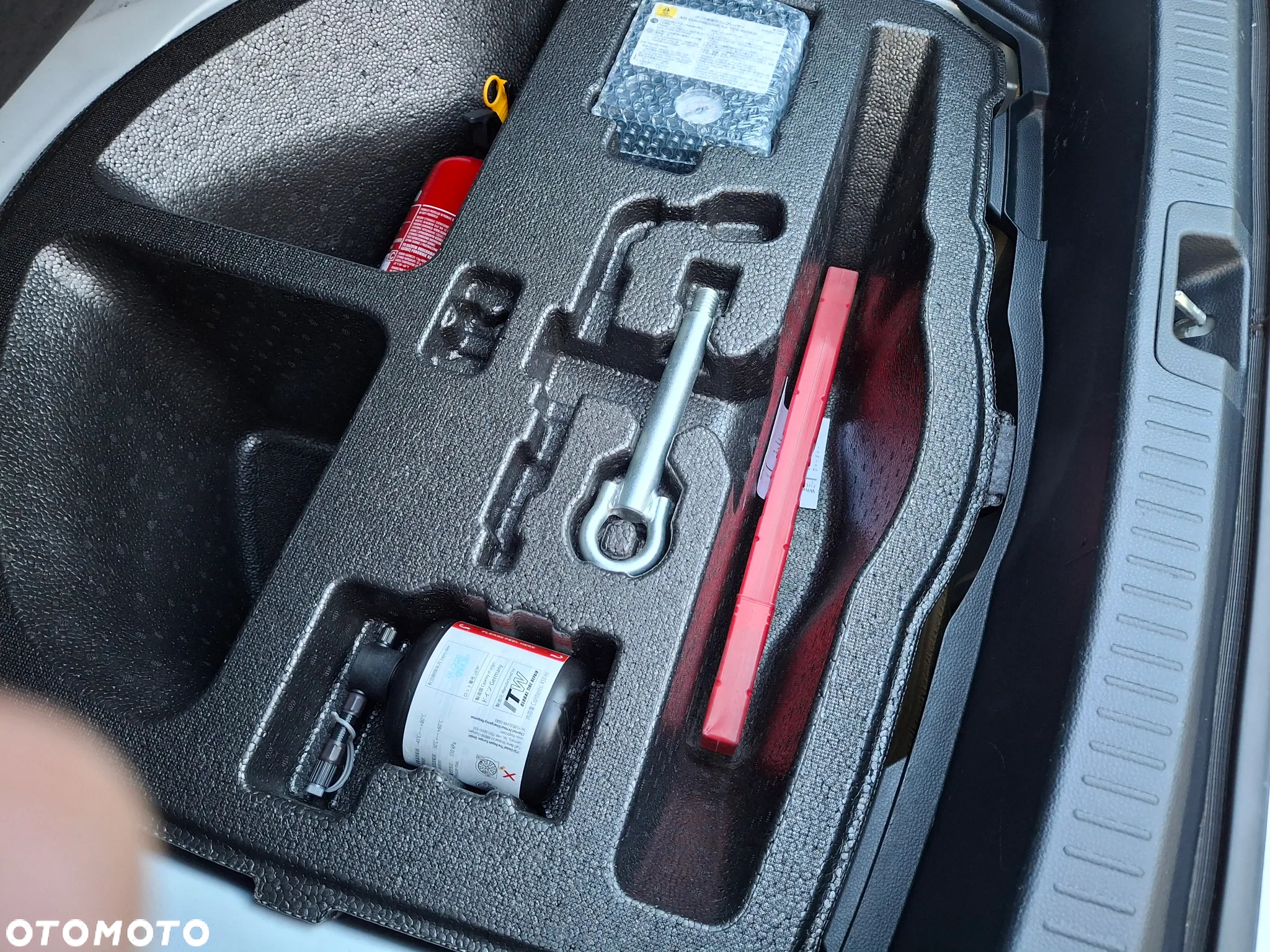 Toyota Corolla 1.8 Hybrid Comfort - 28