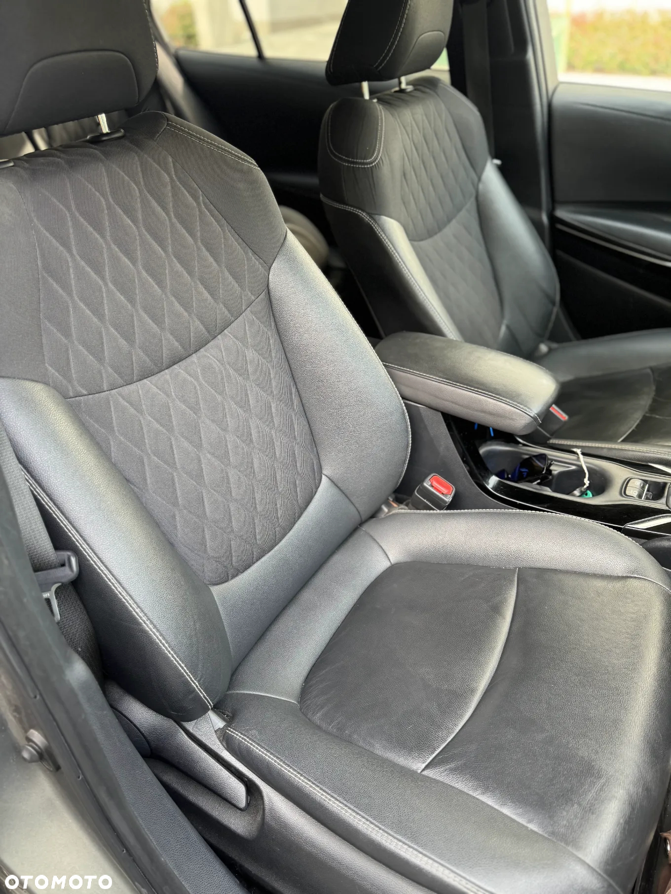 Toyota Corolla 1.8 Hybrid Executive - 14