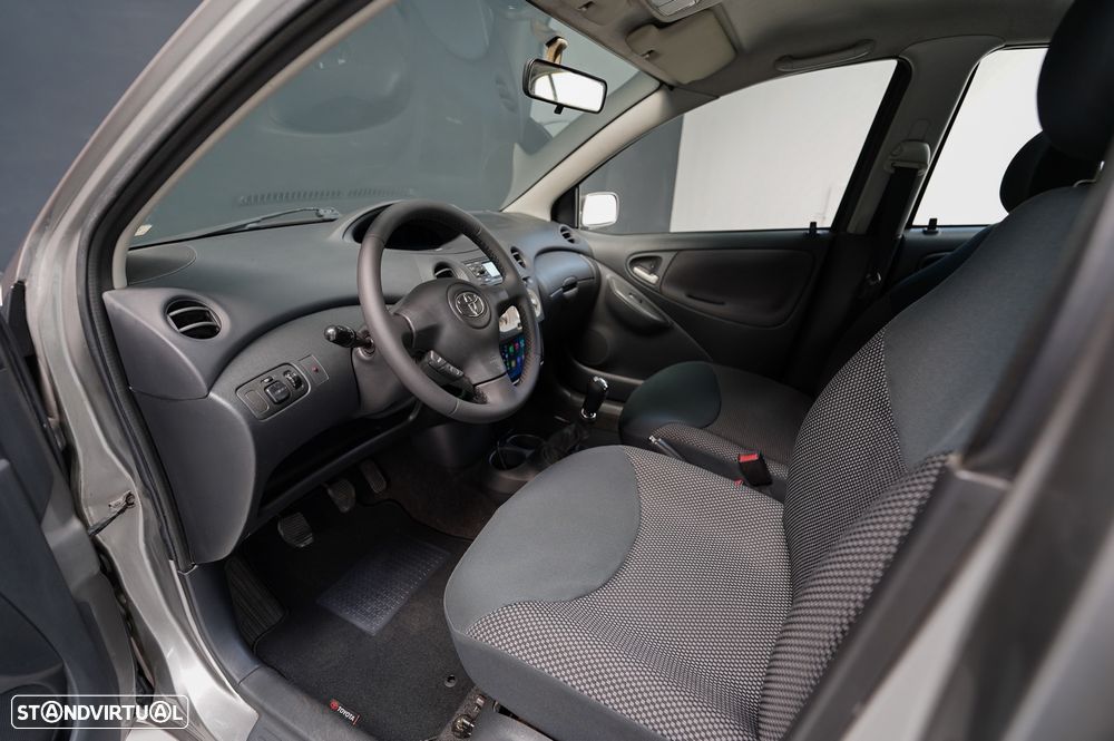 Toyota Yaris 1.0 Sol - 15
