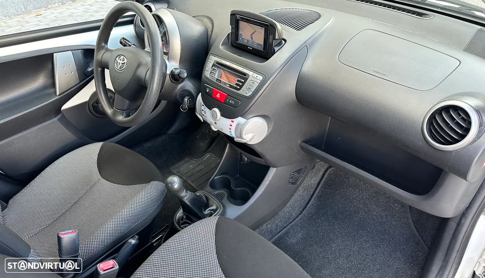 Toyota Aygo Connect - 25