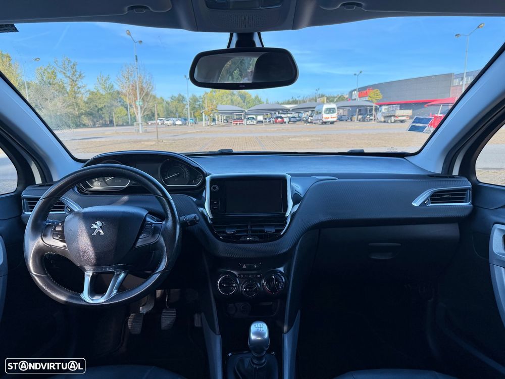Peugeot 2008 PureTech 130 GPF Black Edition - 17