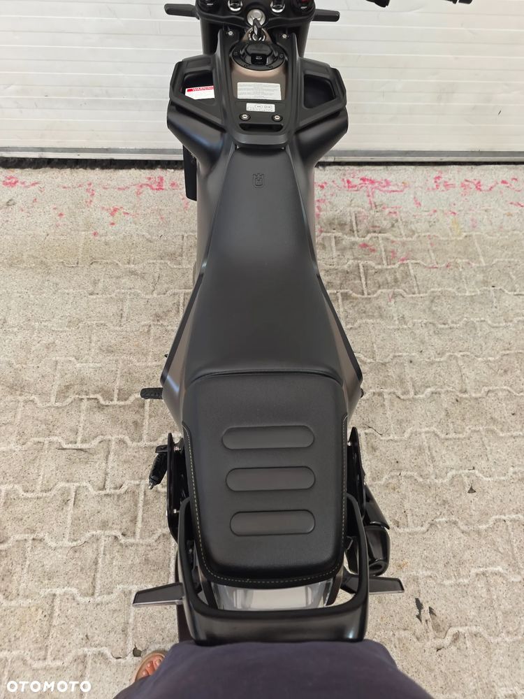 Husqvarna Svartpilen - 26