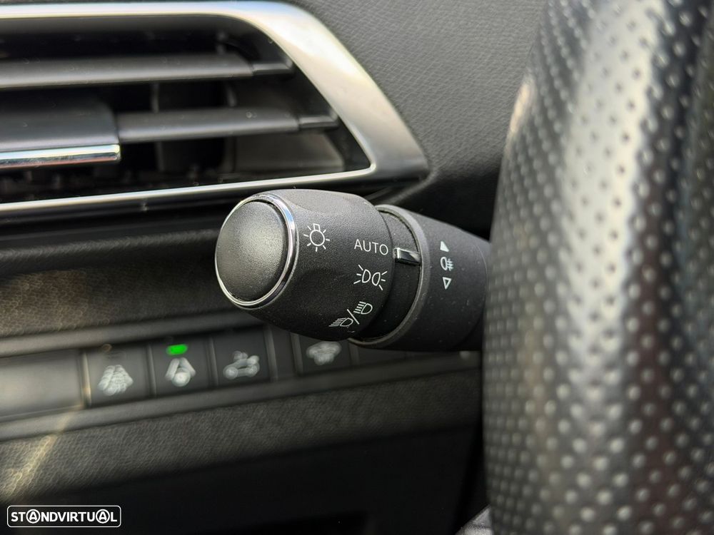 Peugeot 3008 1.5 BlueHDi GT EAT8 - 40