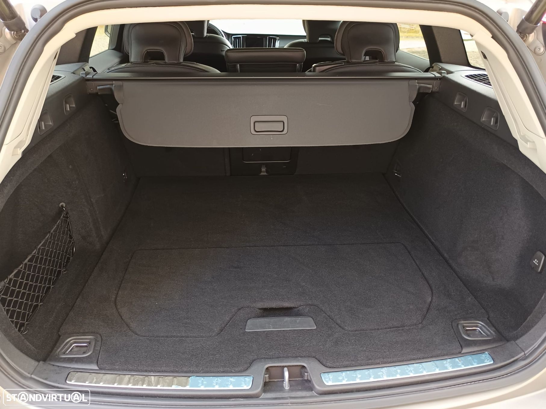 Volvo V60 2.0 B4 Momentum Plus Geartronic - 12