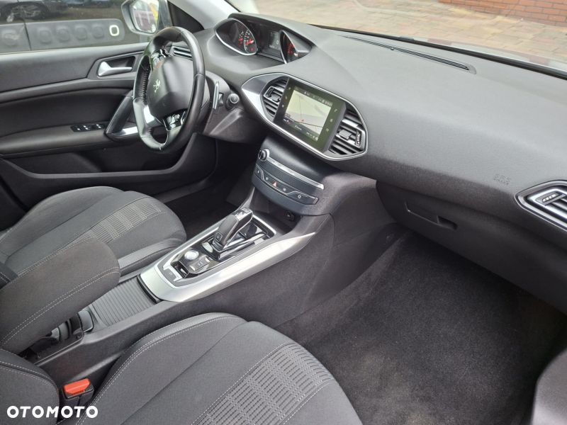Peugeot 308 PureTech 130 GPF EAT8 Stop & Start Allure Business-Paket - 26