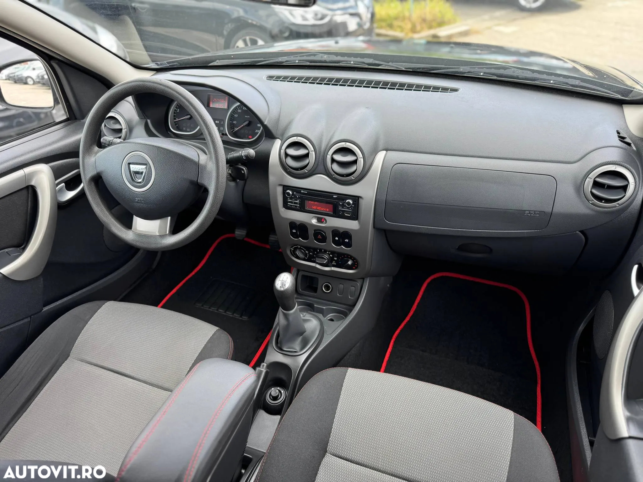 Dacia Duster 1.6 16V 4x2 Destination - 8