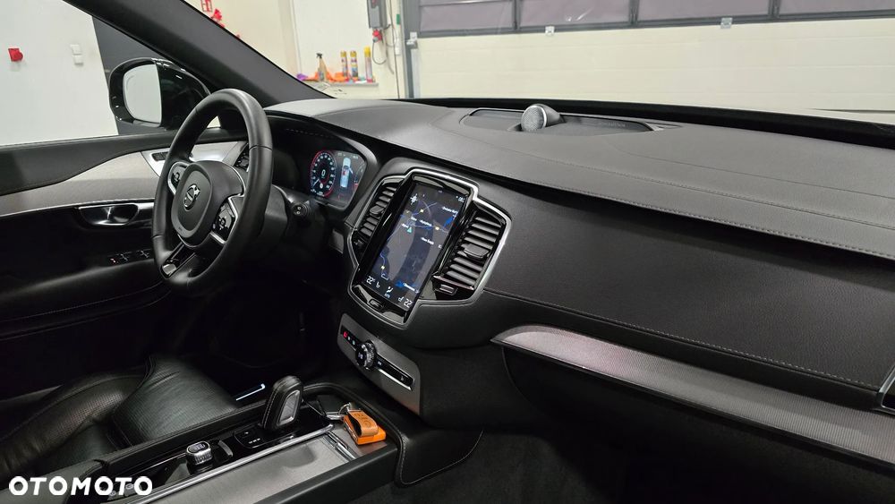 Volvo XC 90 B5 D AWD Plus Dark - 24