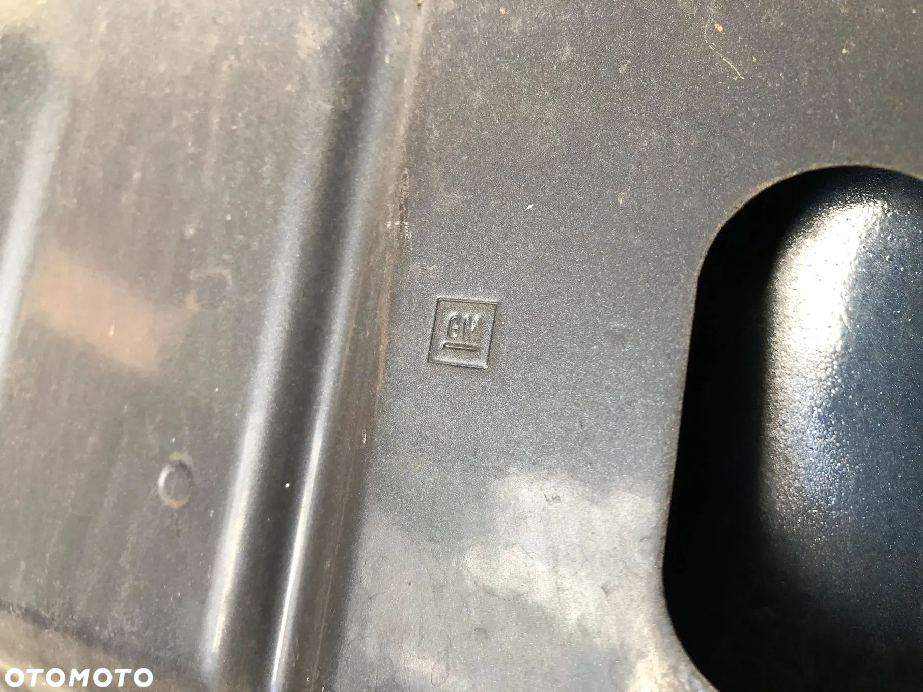 CADILLAC ESCALADE III 6,2 V8 2006-2014 MASKA POKRYWA SILNIKA WYGŁUSZENIE CHROM W - 9