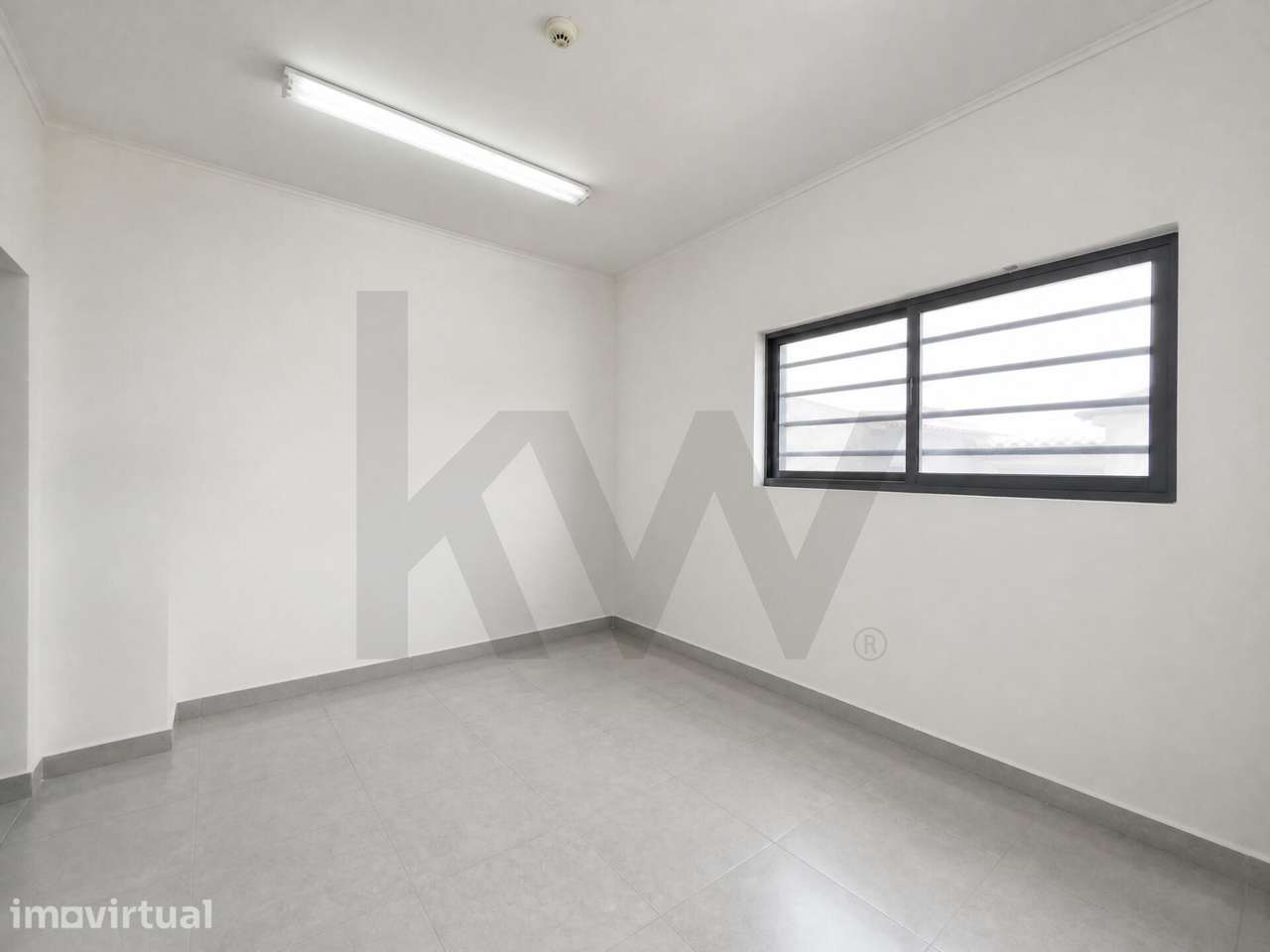 Espaço comercial em dois pisos no centro de Rabo de Peixe - Grande imagem: 2/22