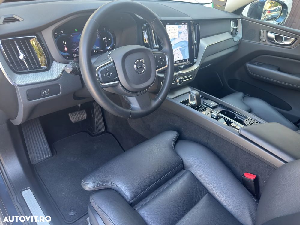 Volvo XC 60 B4 MHEV AT FWD Core - 13