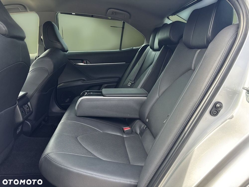 Toyota Camry 2.5 Hybrid Executive CVT - 14