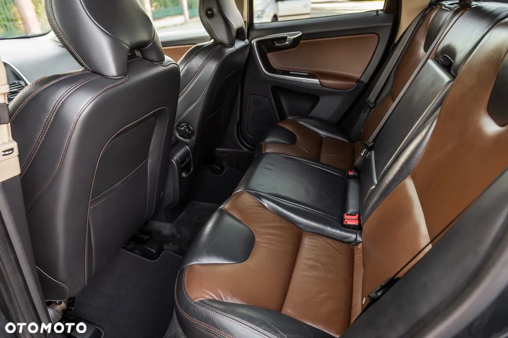 Volvo XC 60 2.4D AWD Momentum - 25