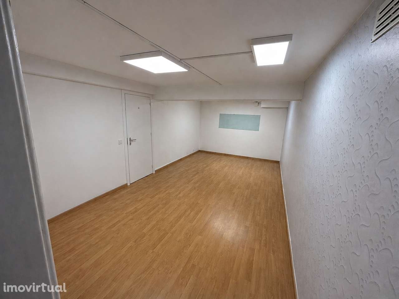 Loja Premium no Areeiro | Excelente Visibilidade | 78m² Pronta a Usar - Grande imagem: 3/11