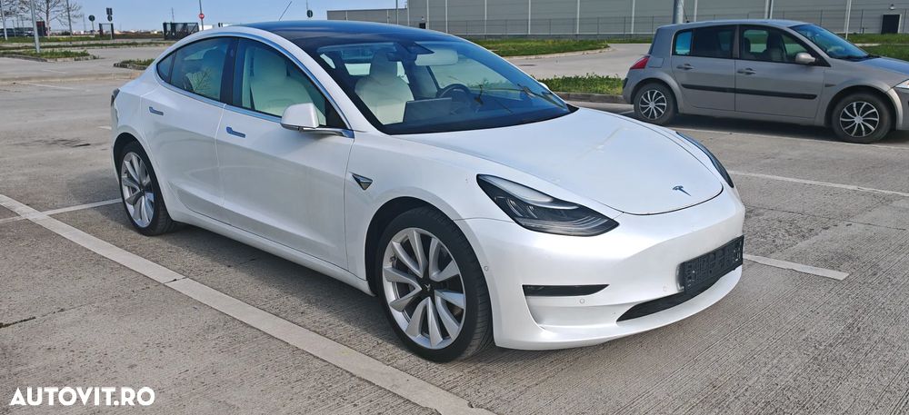 Tesla Model 3 - 1
