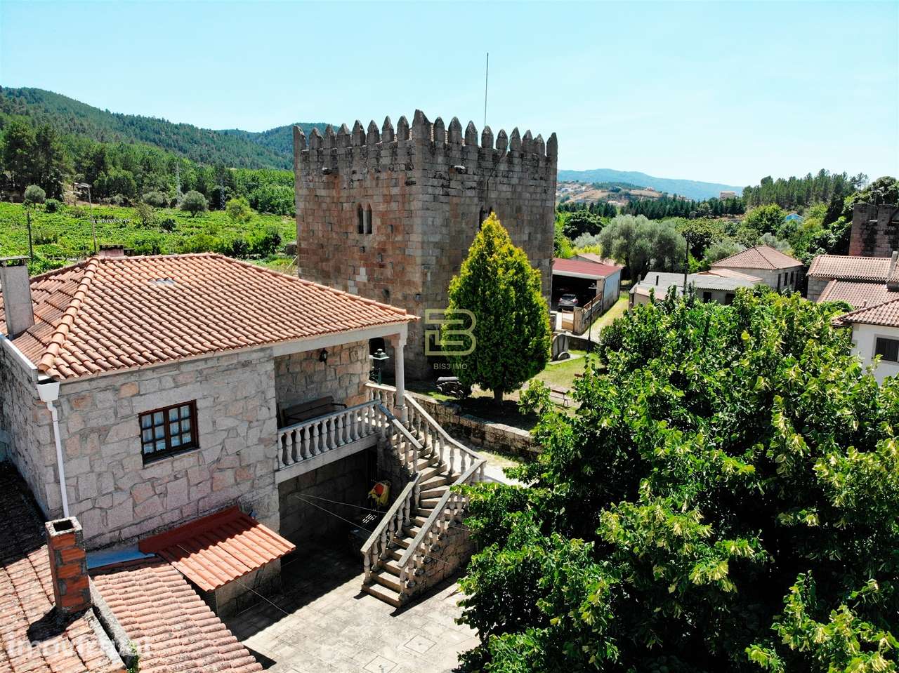 Localizada na aldeia de Santo Estevão, esta encantadora moradia de tip - Grande imagem: 2/23