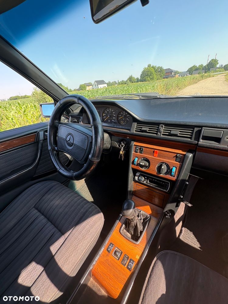 Mercedes-Benz W124 (1984-1993) - 23