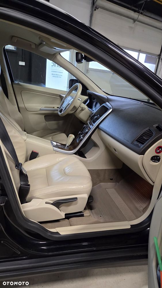 Volvo XC 60 2.4D AWD Summum - 11