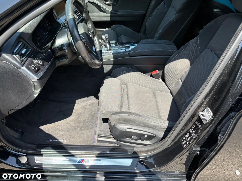 BMW Seria 5 520d xDrive - 12