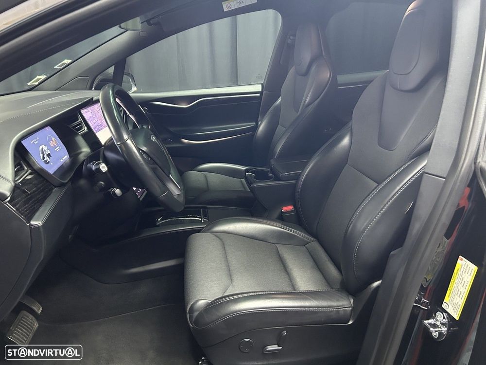 Tesla Model X - 10