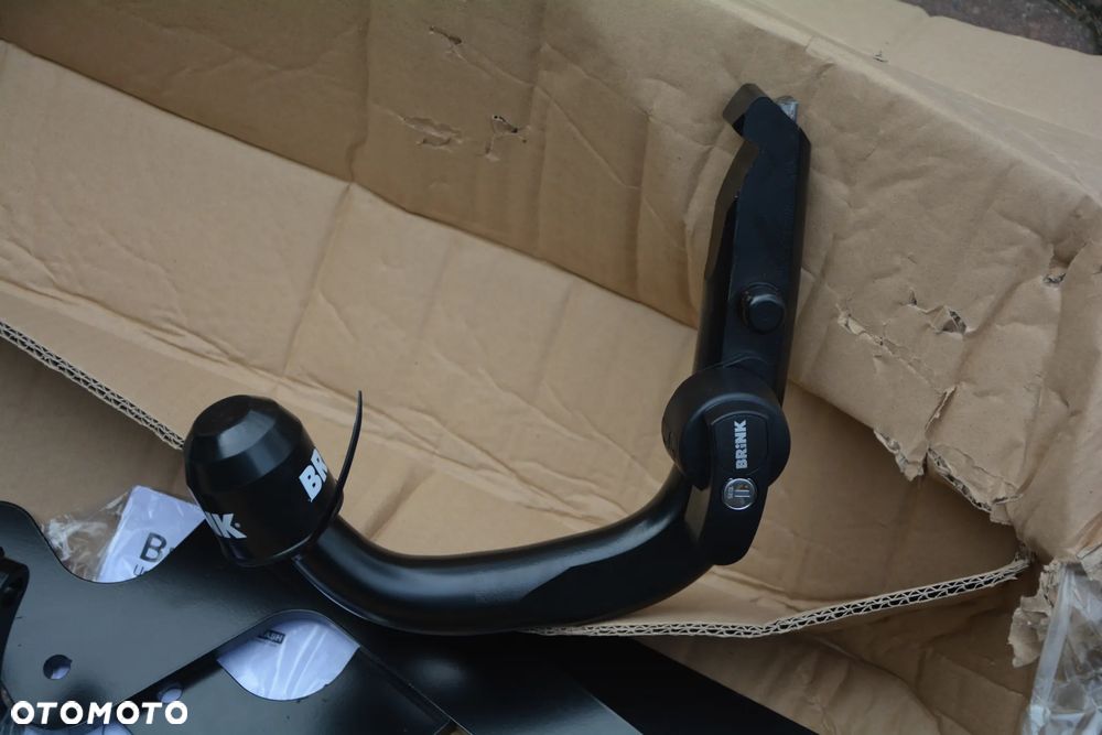 Dacia Duster 2010 -  hak wypinany Brink na klucz - 4