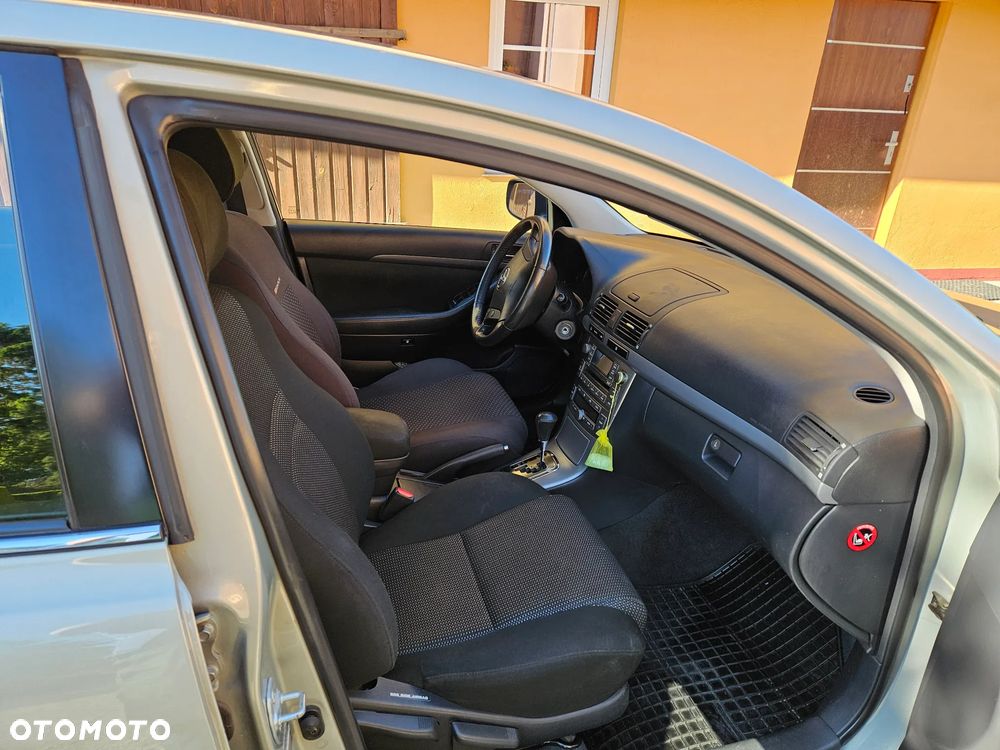 Toyota Avensis 1.8 VVT-i Automatik Sol - 3