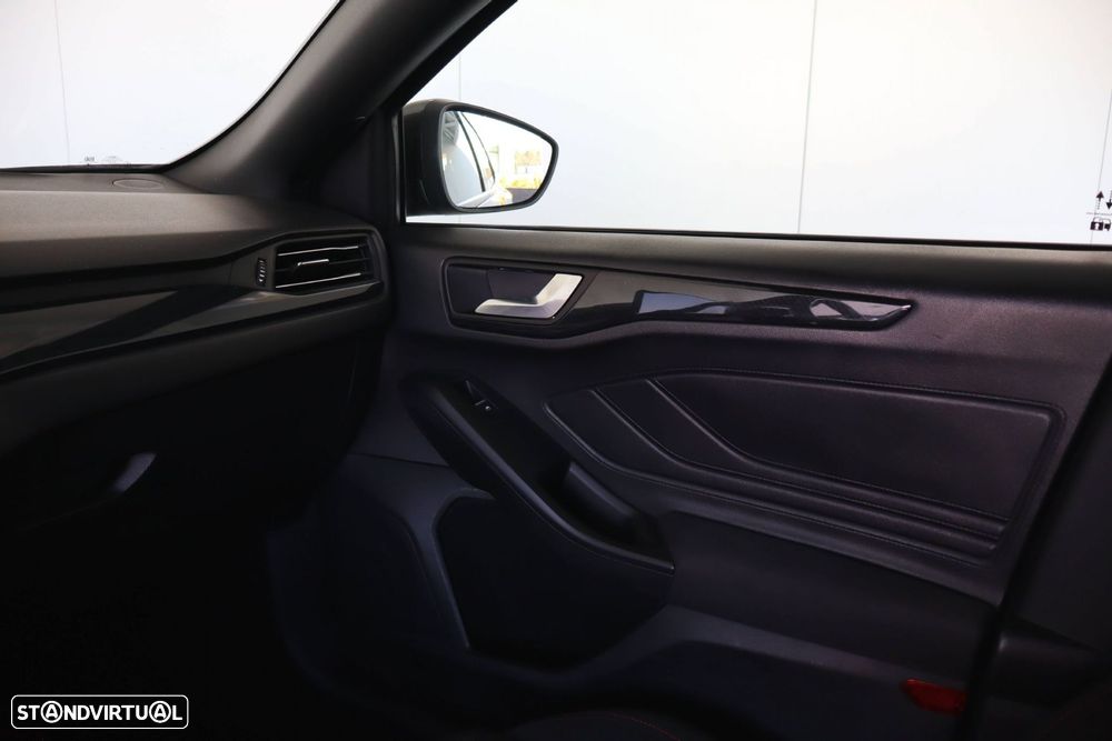 Ford Focus SW 1.0 EcoBoost MHEV ST-Line - 32