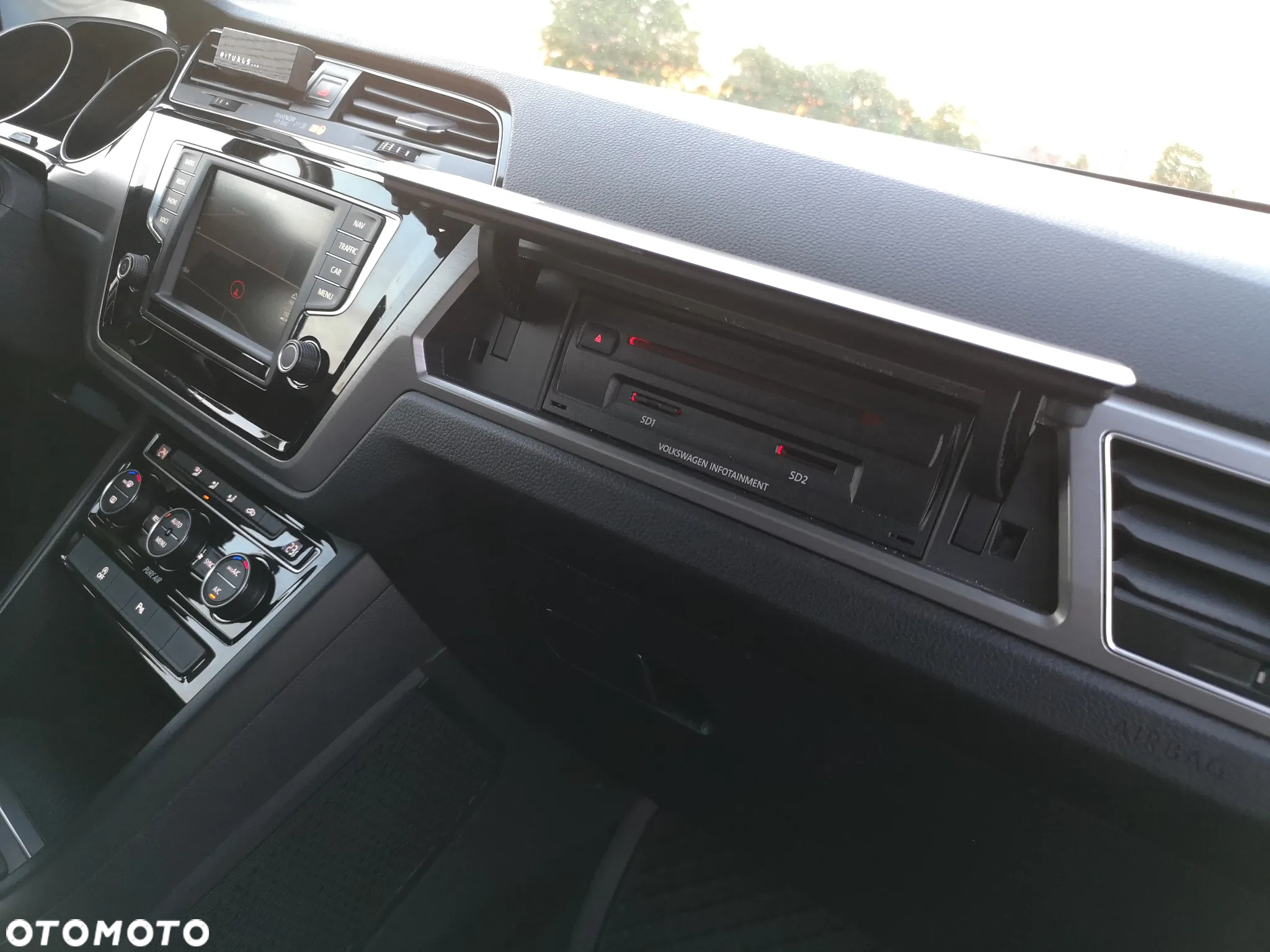 Volkswagen Touran 2.0 TDI SCR DSG Comfortline - 35