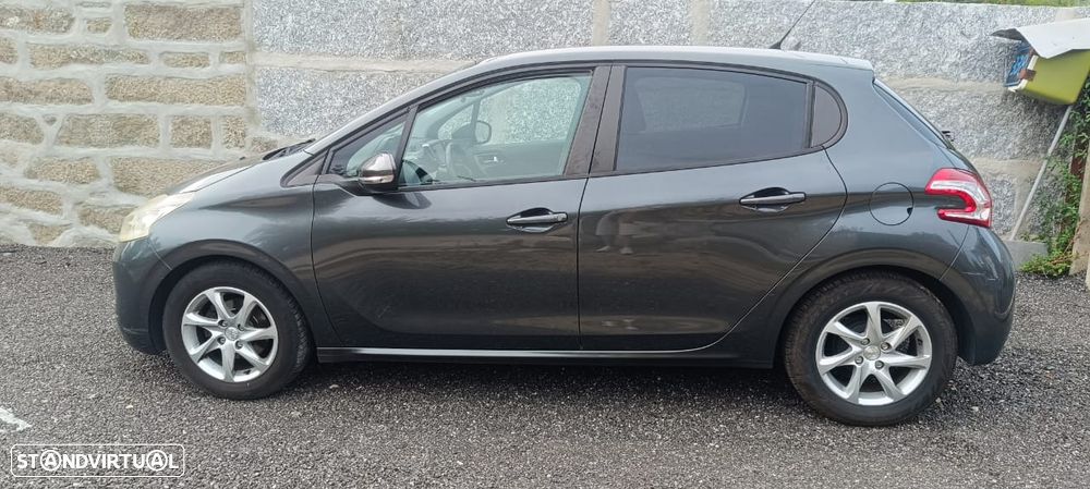 Peugeot 208 - 3