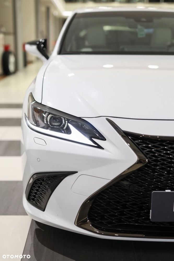 Lexus ES - 32