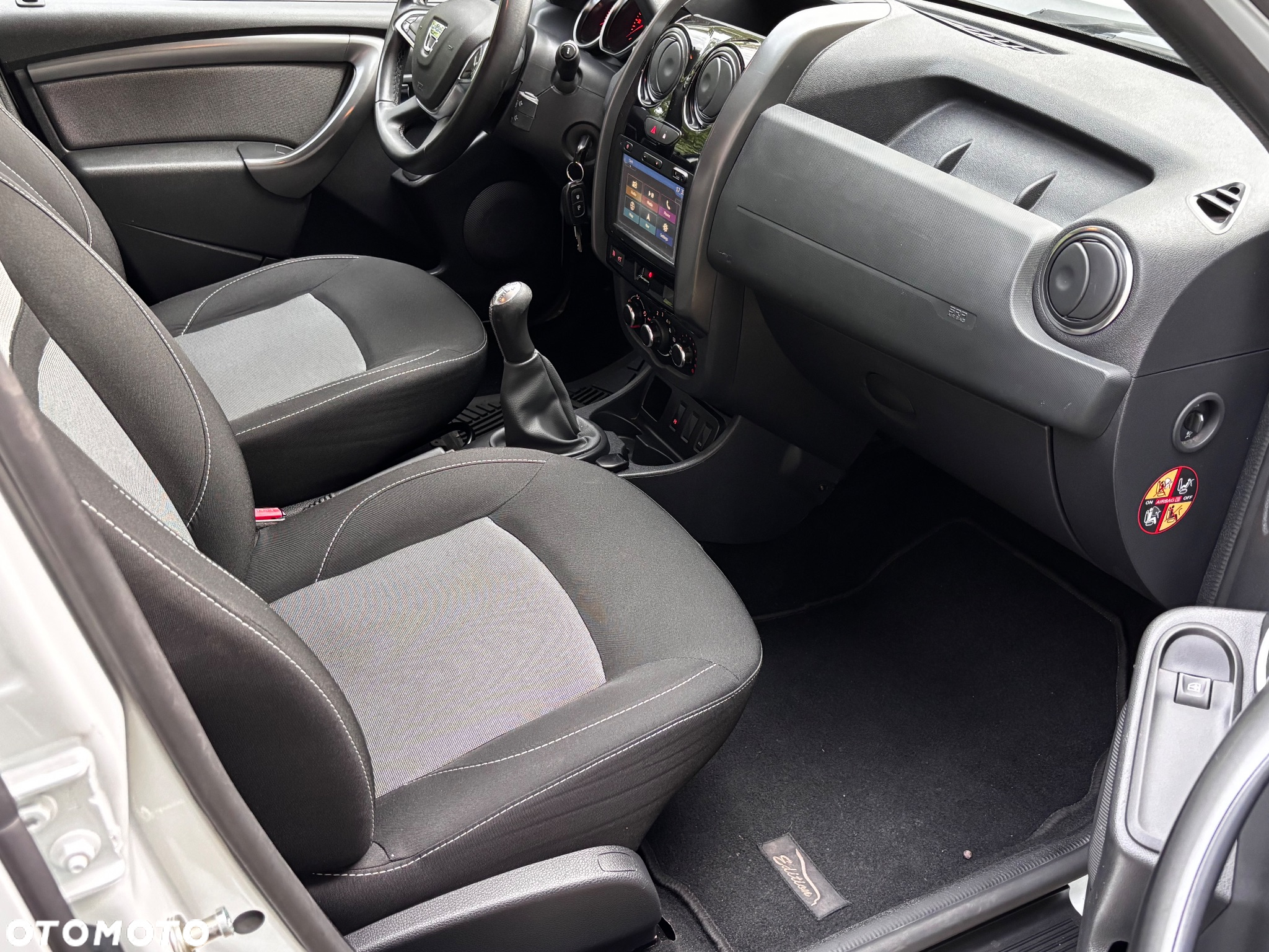 Dacia Duster 1.6 SCe Blackshadow S&S - 9