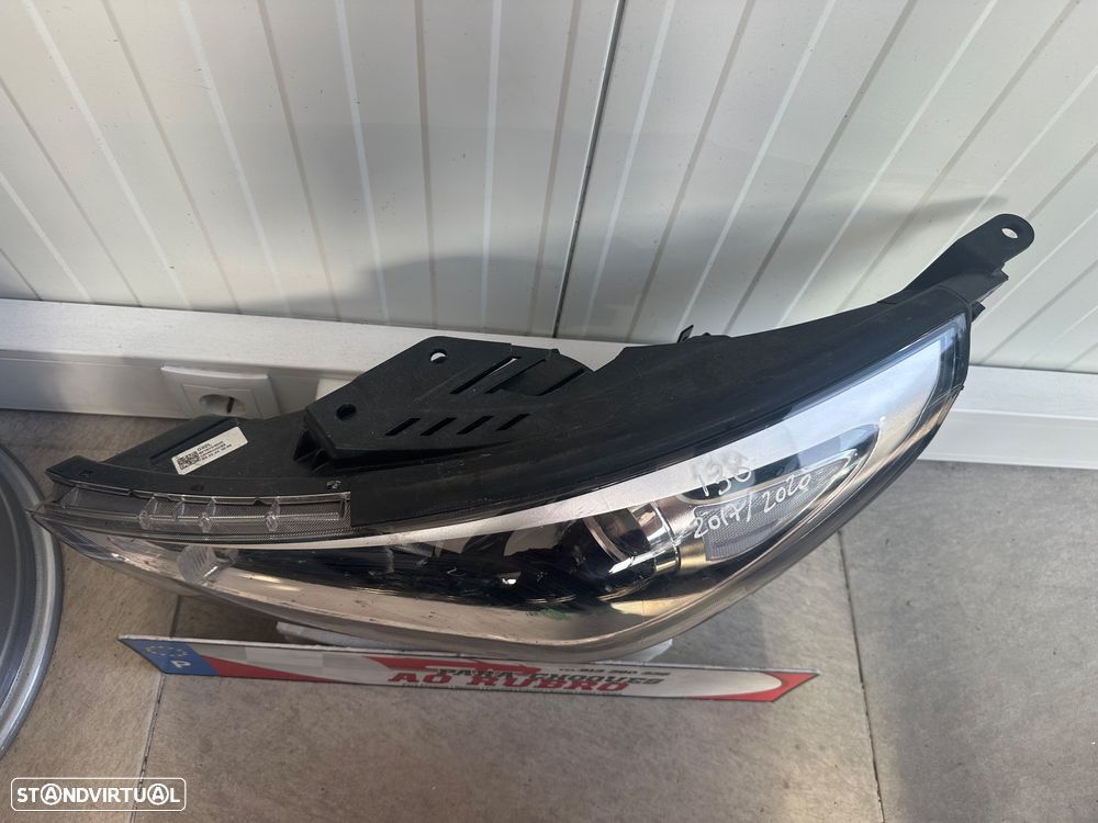 Farol esq Hyundai i30 2017/2022 - 2