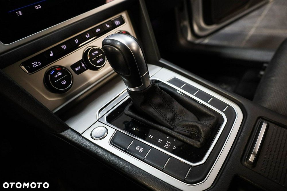 Volkswagen Passat - 18