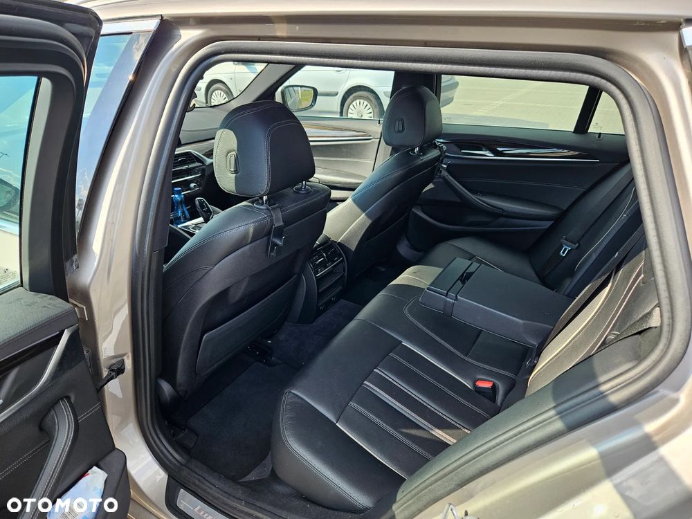 BMW Seria 5 540i xDrive Luxury Line - 7