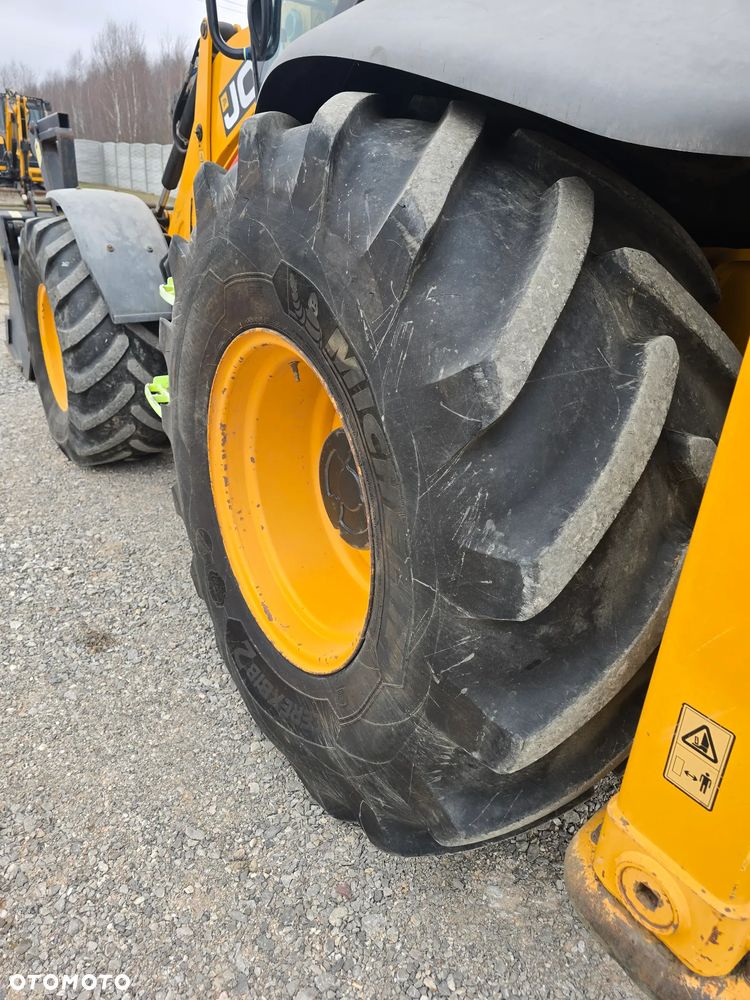 JCB - 8
