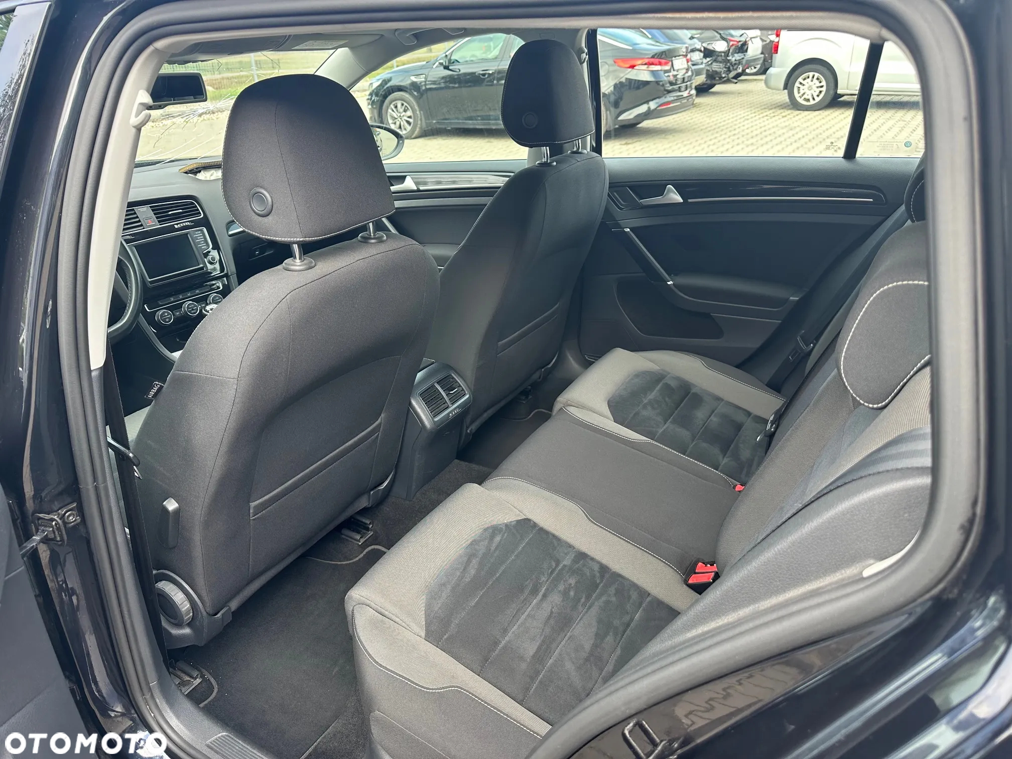 Volkswagen Golf - 11