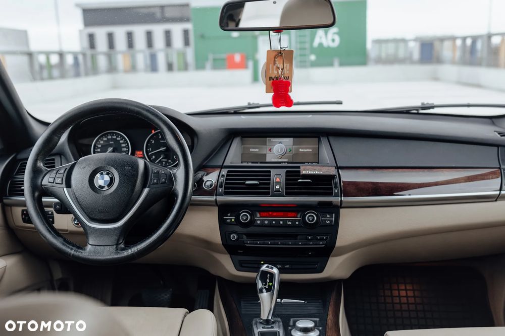 BMW X5 4.8i xDrive - 21