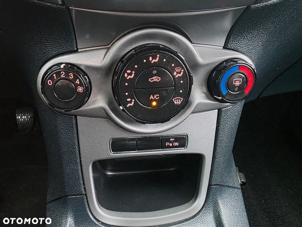 Ford Fiesta - 24