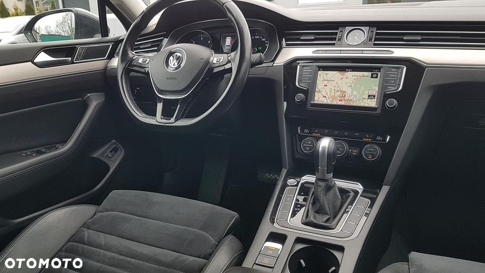 Volkswagen Passat Variant 2.0 TDI SCR DSG Highline - 16