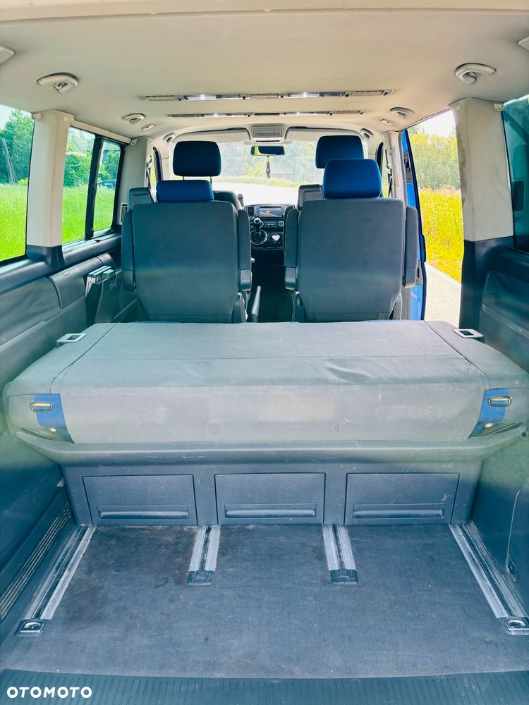 Volkswagen Multivan - 13