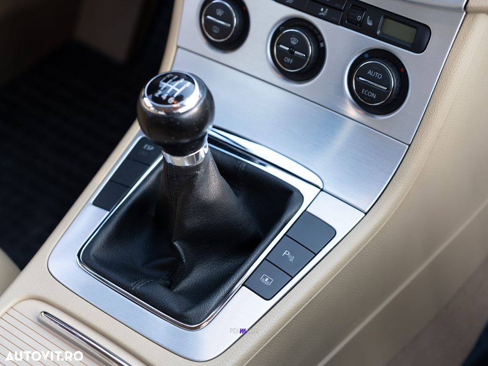 Volkswagen Passat 2.0 TDI Individual - 16