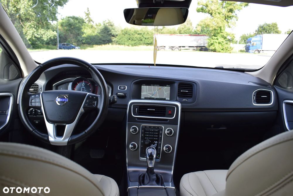 Volvo V60 D4 Geartronic Summum - 29