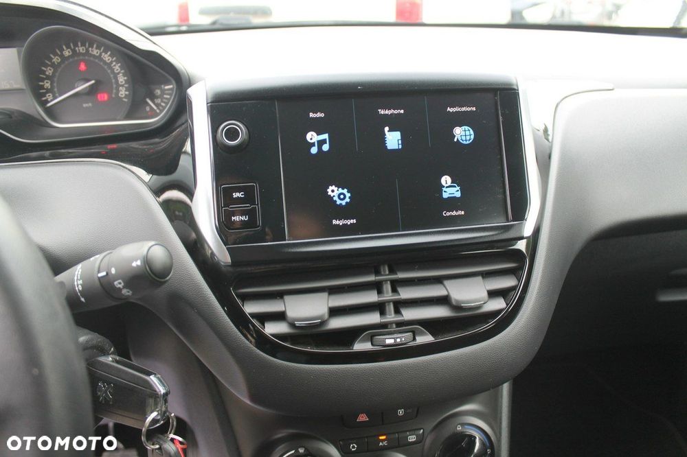 Peugeot 208 - 16