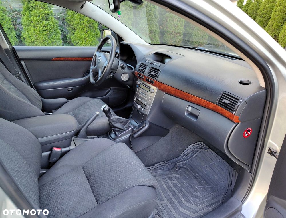 Toyota Avensis - 5